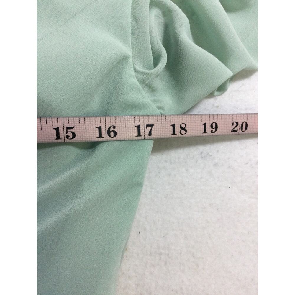 Elegant Maxi Dress in Soft Green - Picture 5 of 7